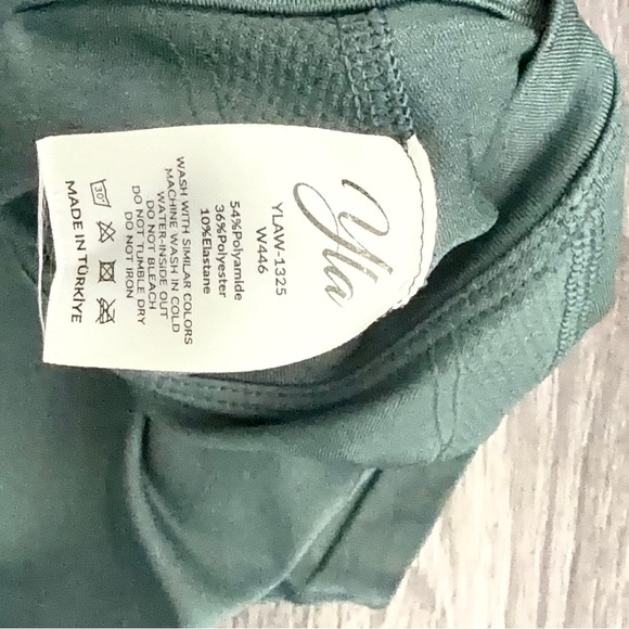 YoungLA Workout Set - Picture 3 of 7